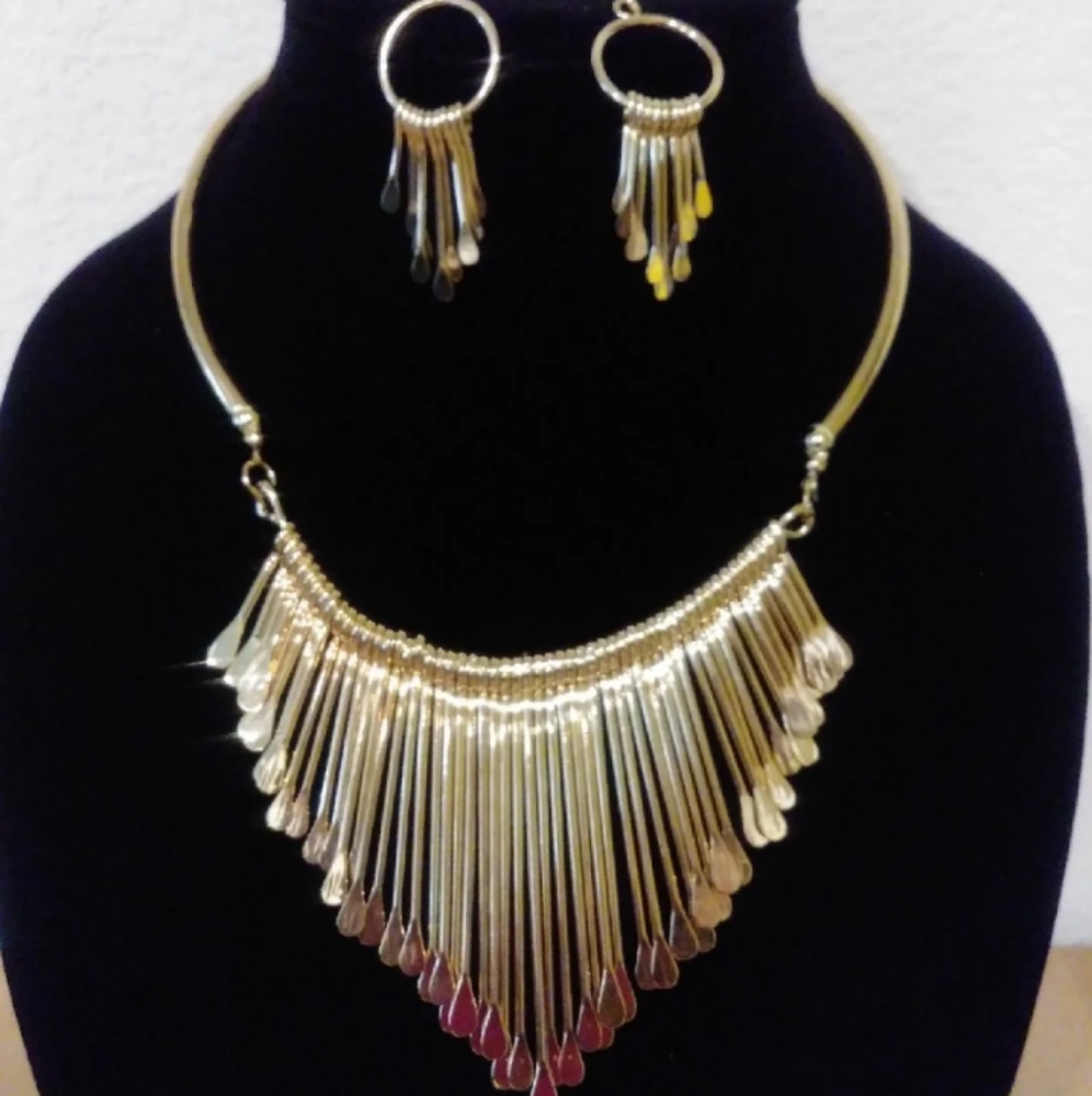 Gold Necklace With earrings